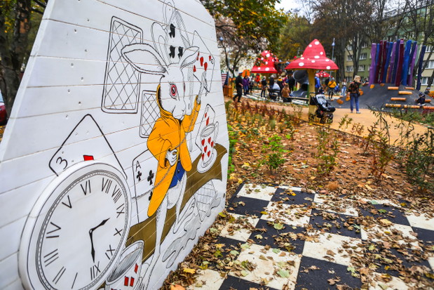 Plac zabaw jak z Alicji w Krainie Czarów Tima Burtona