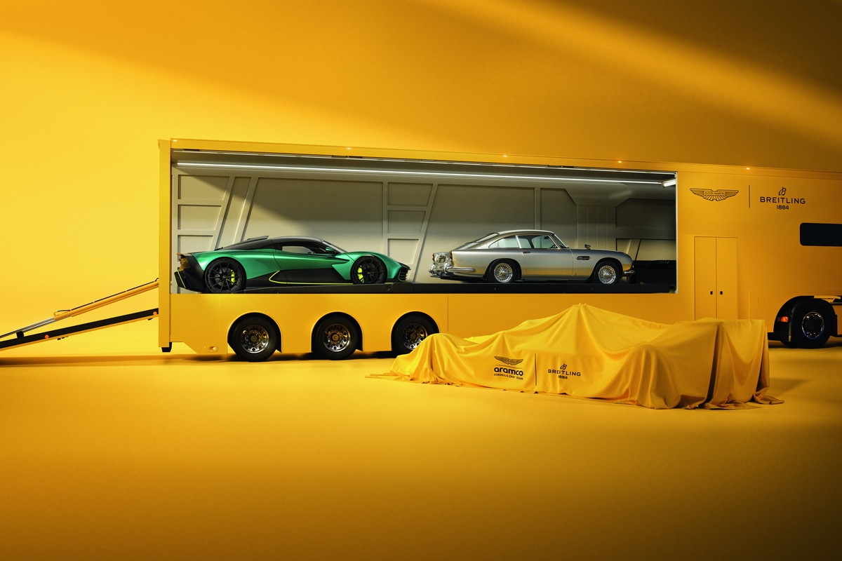 Aston Martin x Breitling