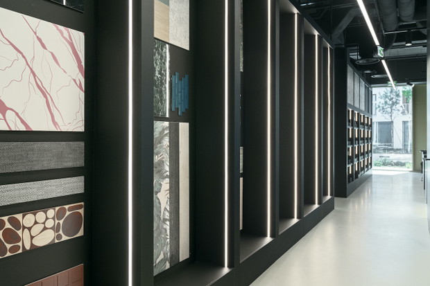 Showroom BOZZA ze strefą marki ZAJC , projekt: pracownia PULVA