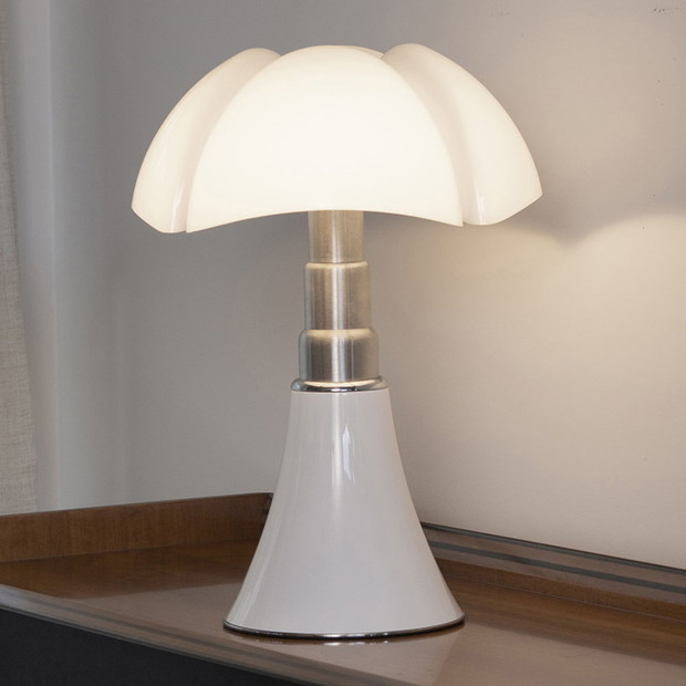 Lampy Grzybki, Gae Aulenti
