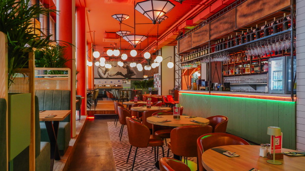 Metamorfoza wnętrza Restauracja DZIEŃ I NOC HALA MIROWSKA