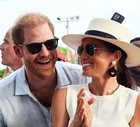 lekcja-stylu-od-meghan-markle-ksiezna-sussex-w-jedwabnym-komplecie-zadaje-szyku-w-podrozy-z-ksieciem-harry1-fa46414