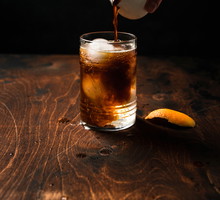Koktajle z nutą kawy: 2 przepisy na drinki, które podbiją serca kawoszy