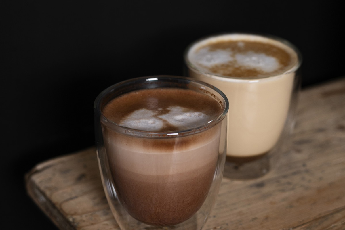 Pobudzająca Chili Choc Coffee czy Pumpkin Spice Latte na odczarowanie jesieni? Przepisy na zimowe kawy, które zawsze wychodzą tak, jak w ulubionej kawiarniELLLE