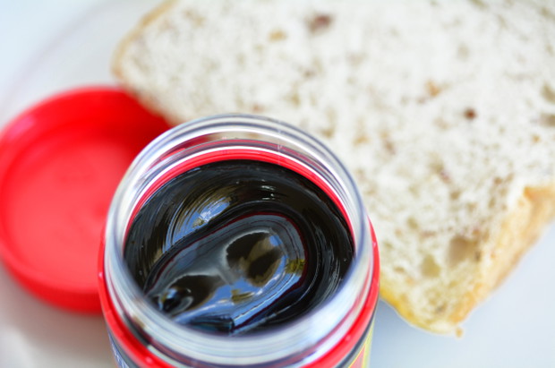 Dziwne zachcianki ciążowe: zimny tost z pastą Marmite