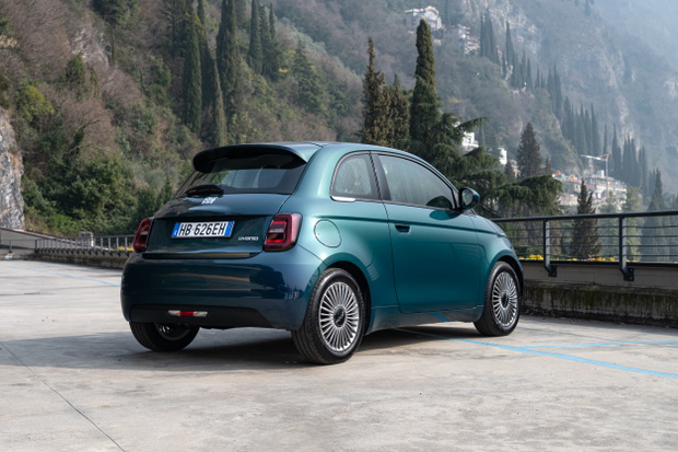 Fiat-500-Hybrid-Ocean-Green-11