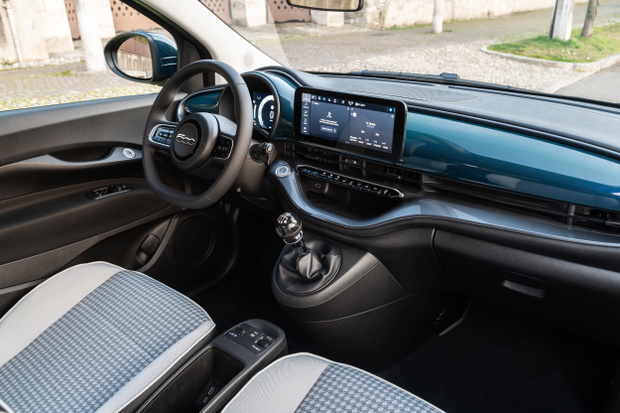 Fiat-500-Hybrid-Ocean-Green-19