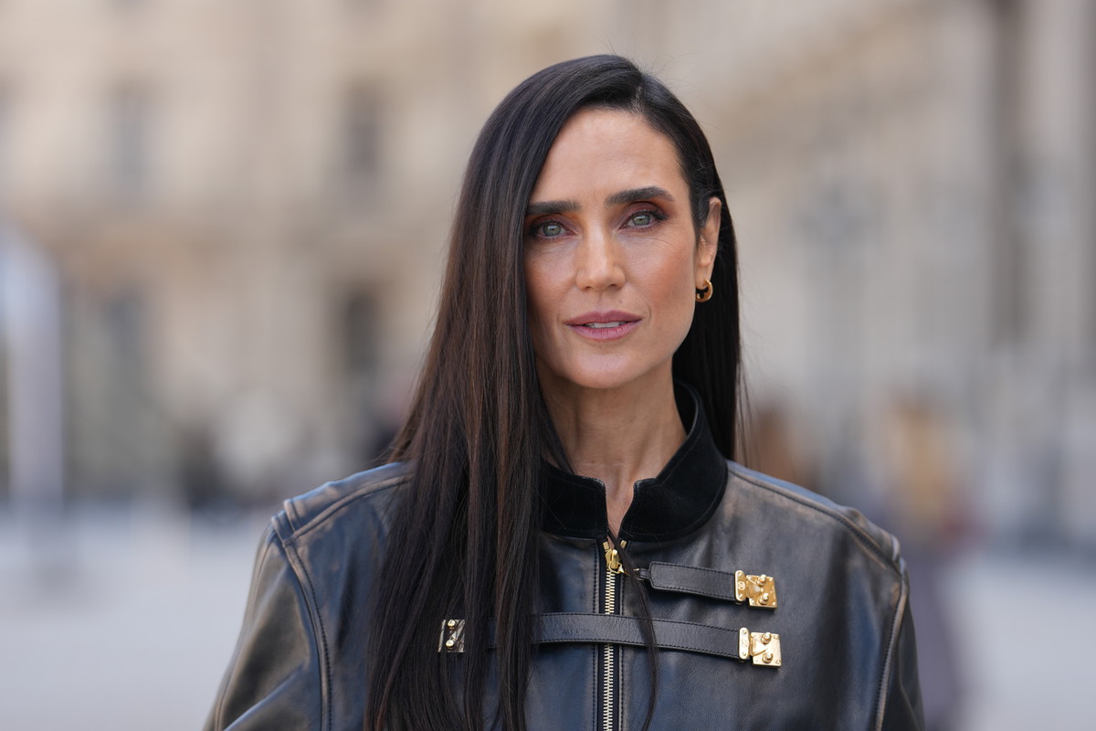 To serum do brwi robi efekt „fuller brows” bez kredki. Kobiety 40+ i 50+ będą zachwycone fot. Getty Images