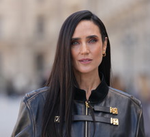 To serum do brwi robi efekt „fuller brows” bez kredki. Kobiety 40+ i 50+ będą zachwycone fot. Getty Images