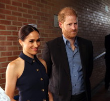 Dawno niewidziana Meghan Markle zachwyca u boku księcia Harry’ego w stylowym garniturze quiet luxury podczas podróży do Kolumbii