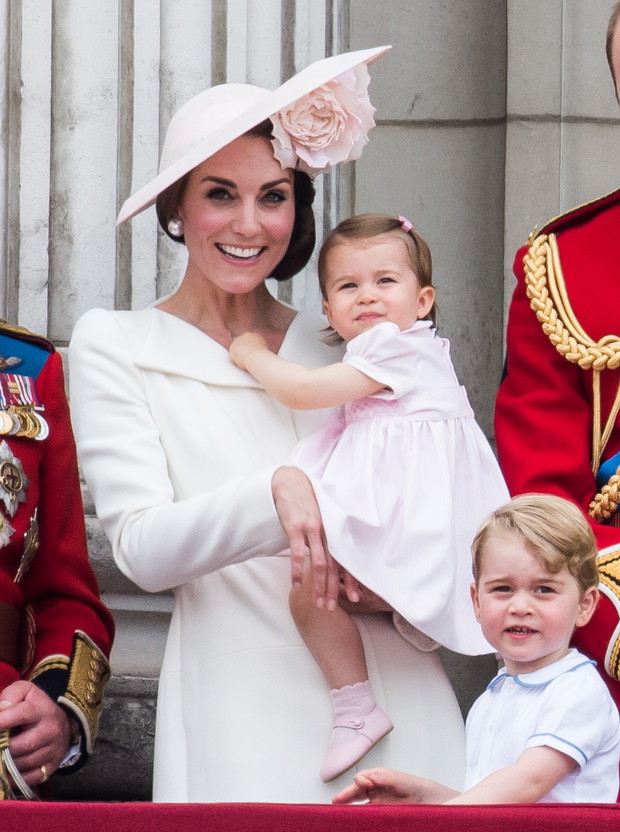 Księżna Kate w kreacji Alexander McQueen podczas parady Trooping the Colour , 11