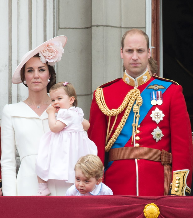 Księżna Kate w kreacji Alexander McQueen podczas parady Trooping the Colour , 11