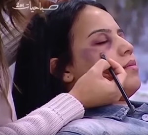 Marokański program pokazał, jak ukryć siniaki pod makijażem