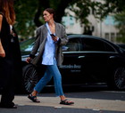 H&M wypuściło wygodniejszą alternatywę dla jeansów capri. Podkreślają talię i pasują do wszystkich butów na wiosnę i lato
