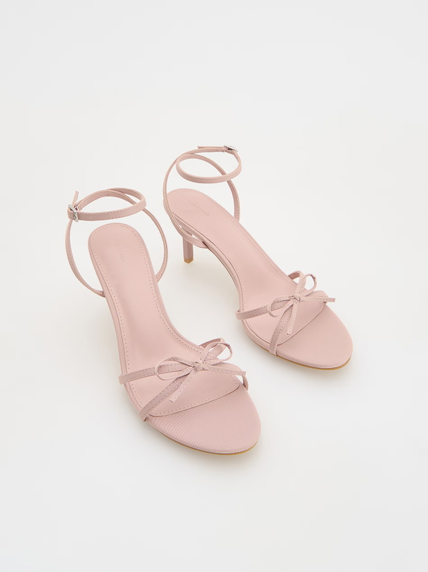 Strappy heels z Mango – modne buty na wiosnę 2026