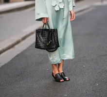 Blush mini hobo z Mango – modny dodatek na wiosnę-lato 2026