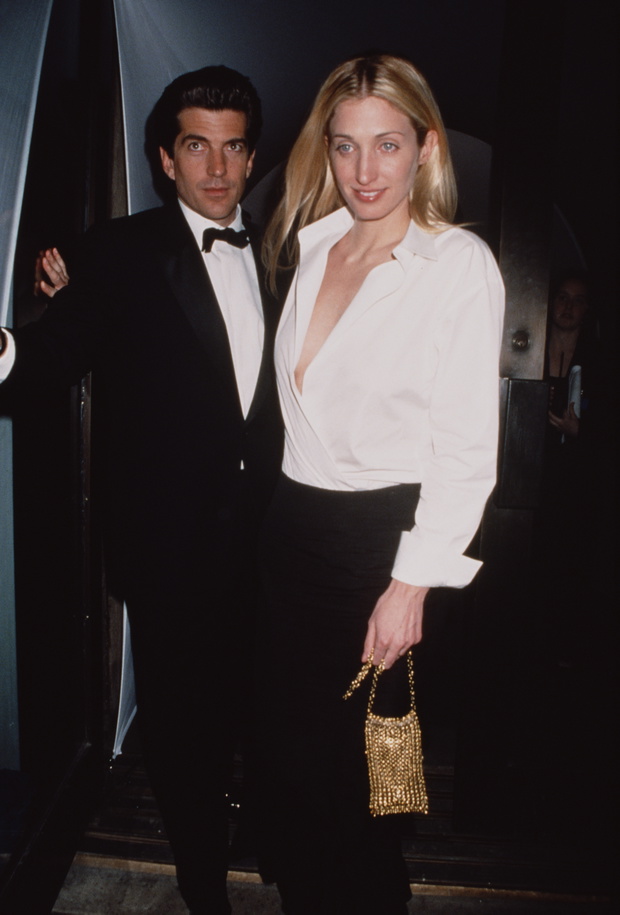 Pleated wide trousers – trend wiosny 2026: spodnie w stylu Carolyn Bessette