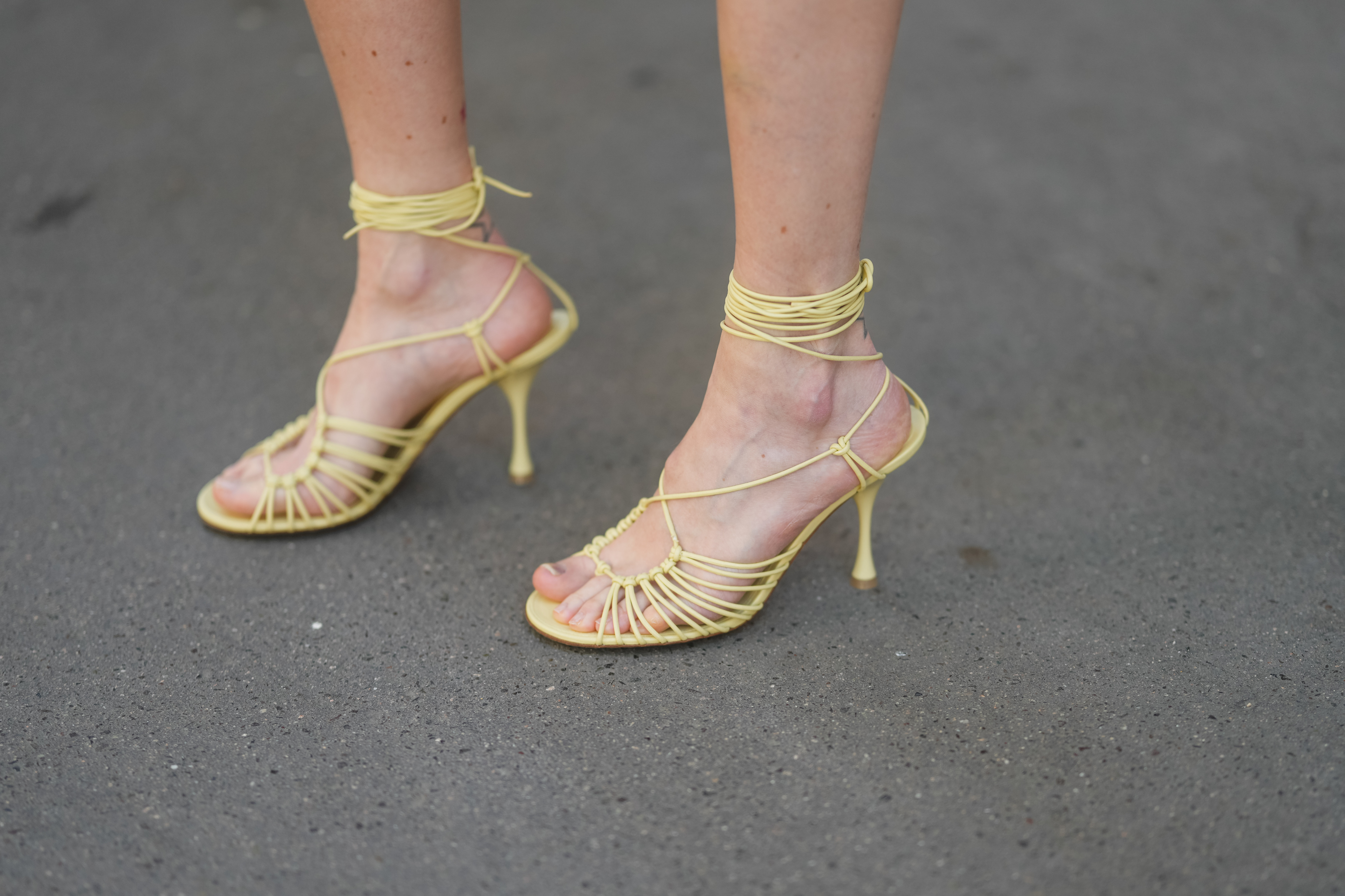 Strappy heels z Mango – modne buty na wiosnę 2026