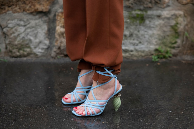Strappy heels z Mango – modne buty na wiosnę 2026