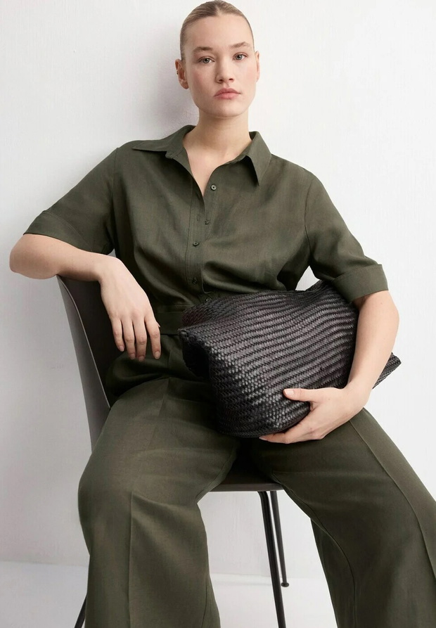 Utility jumpsuit z Massimo Dutti – modny kombinezon na wiosnę 2026