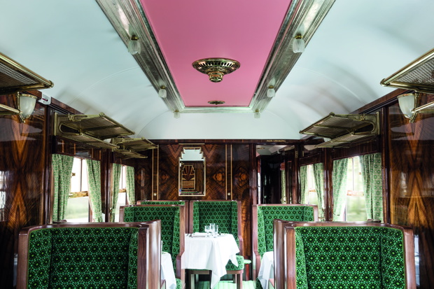 Wagon pociągu Belmond zaprojektowany przez reżysera Wesa Andersona
