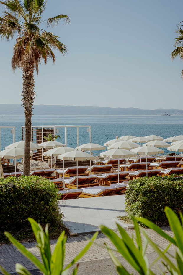 Mistral Beach Club Lounging