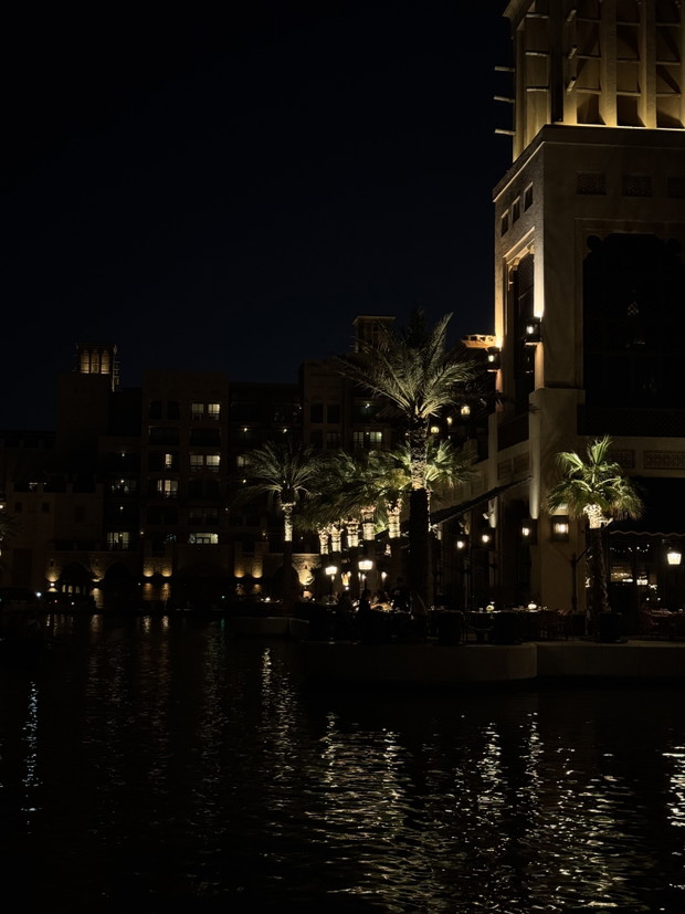 Dzielnica Madinat Jumeirah, w drodze do restauracji Shimmers