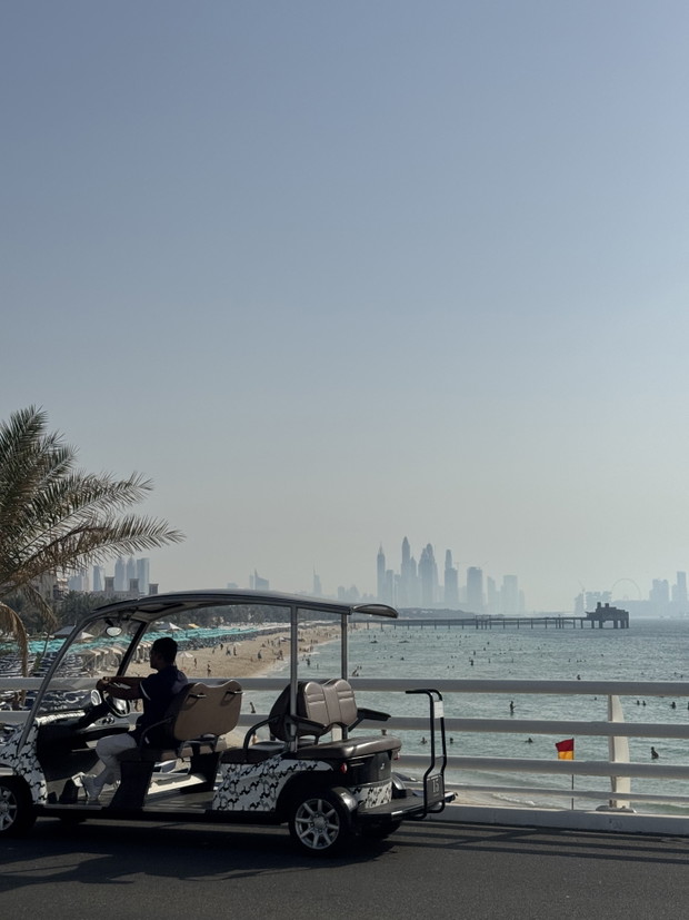 Widok z drogi do hotelu Burj Al Arab