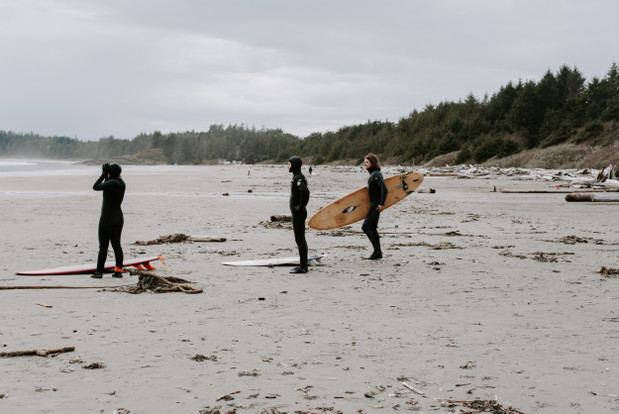 Surferzy w Tofino