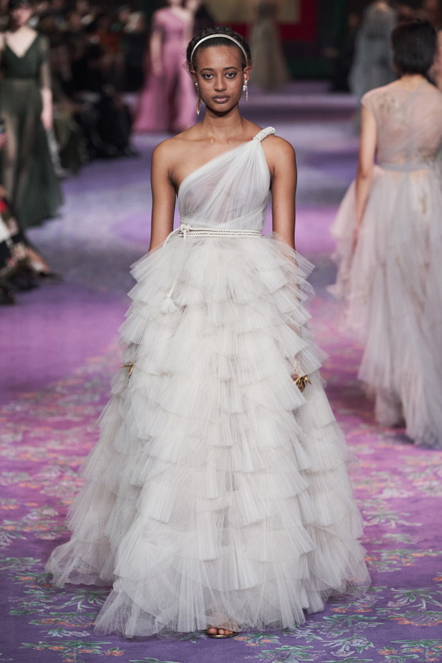 Suknie ślubne 2020: haute couture