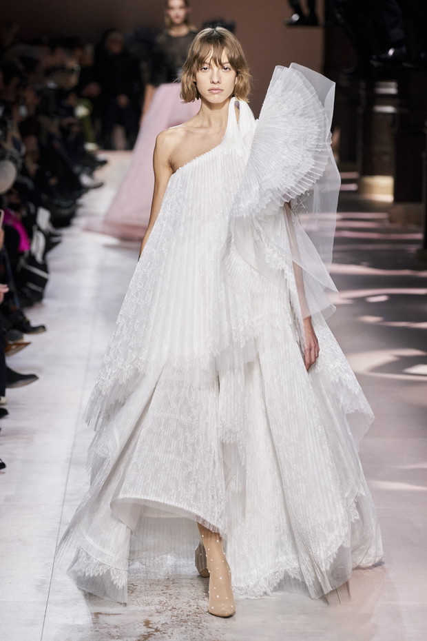 Suknie ślubne 2020: haute couture