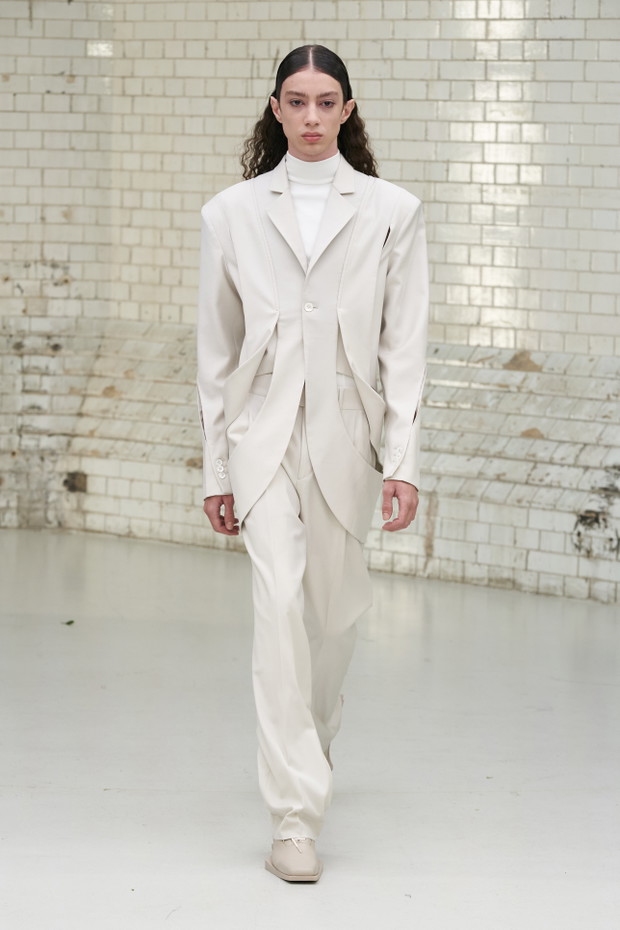 Damski garnitur ślubny inspiracje: London College Fashion