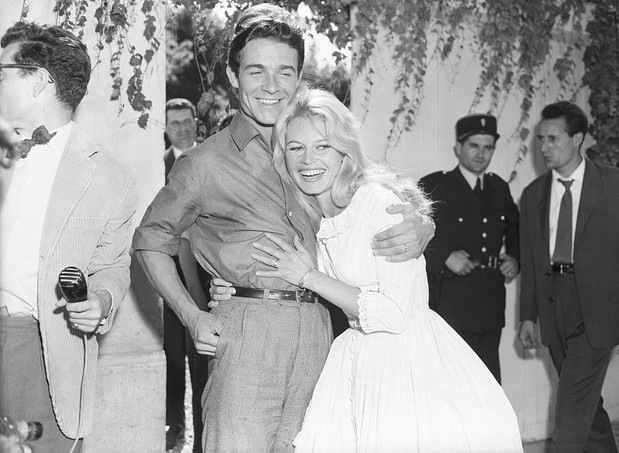Suknia ślubna Brigitte Bardot