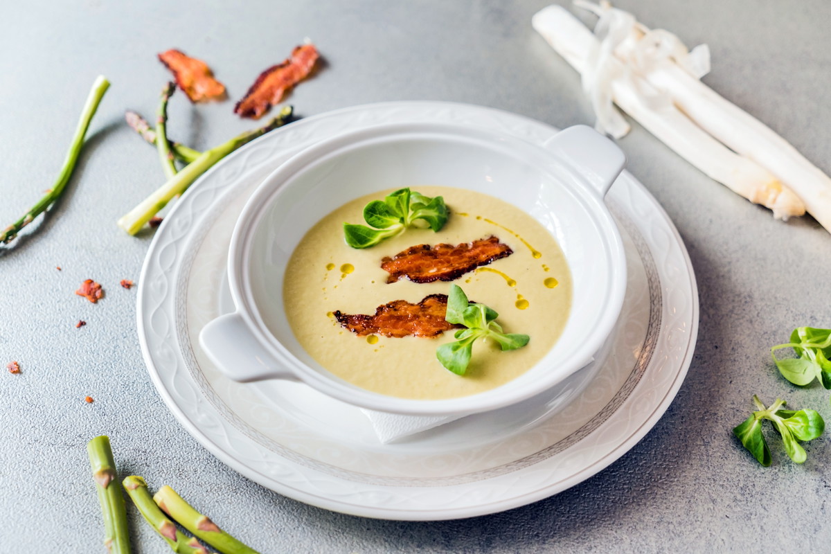 Zupa krem ze szparagów - przepis, fot. Fotolia
