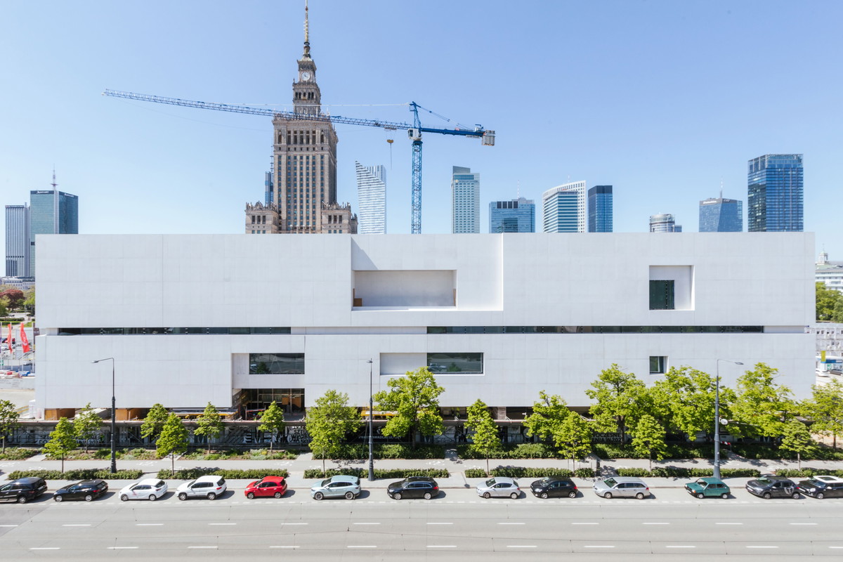 Budynek Muzeum Sztuki Nowoczesnej w Warszawie, widok od ulicy Marszałkowskiej. Fot. Marta Ejsmont