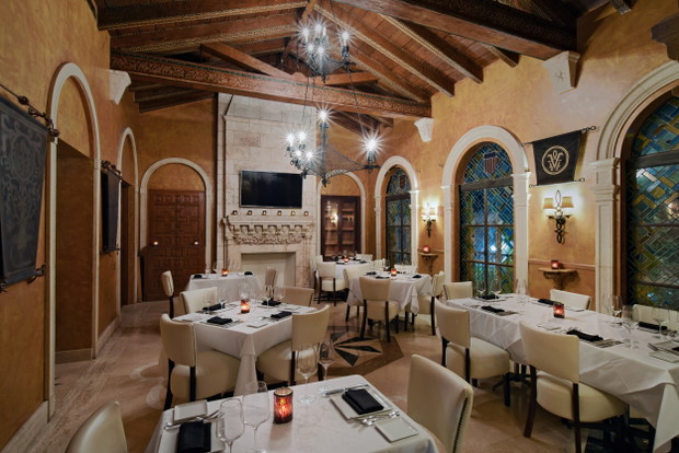 Villa Casa Casuarina, restauracja
