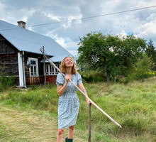 Basia Starecka przed domem