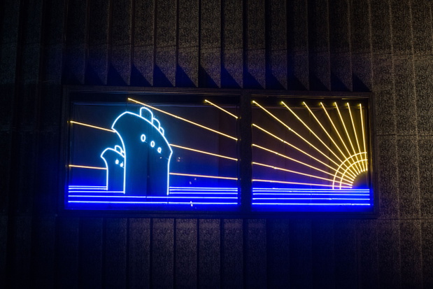 neon-maurycego-gomulickiego-c11f5c2