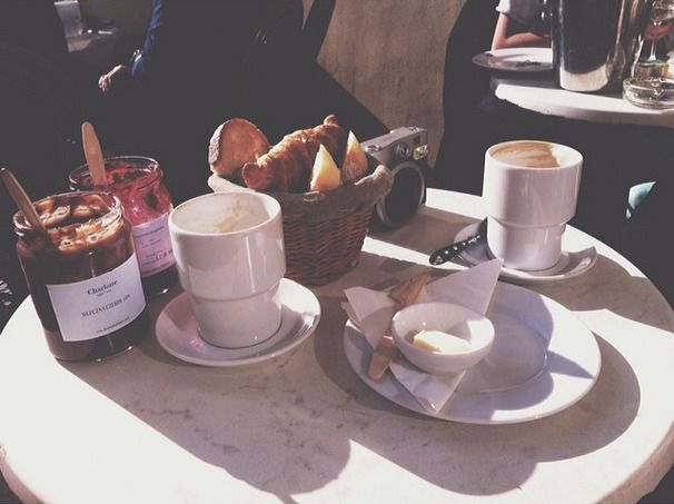modne-restauracje-warszawa-bistro-charlotte-slynne-sniadanie-charlotte-fot-instagram-com-ombreby-f5b59c9