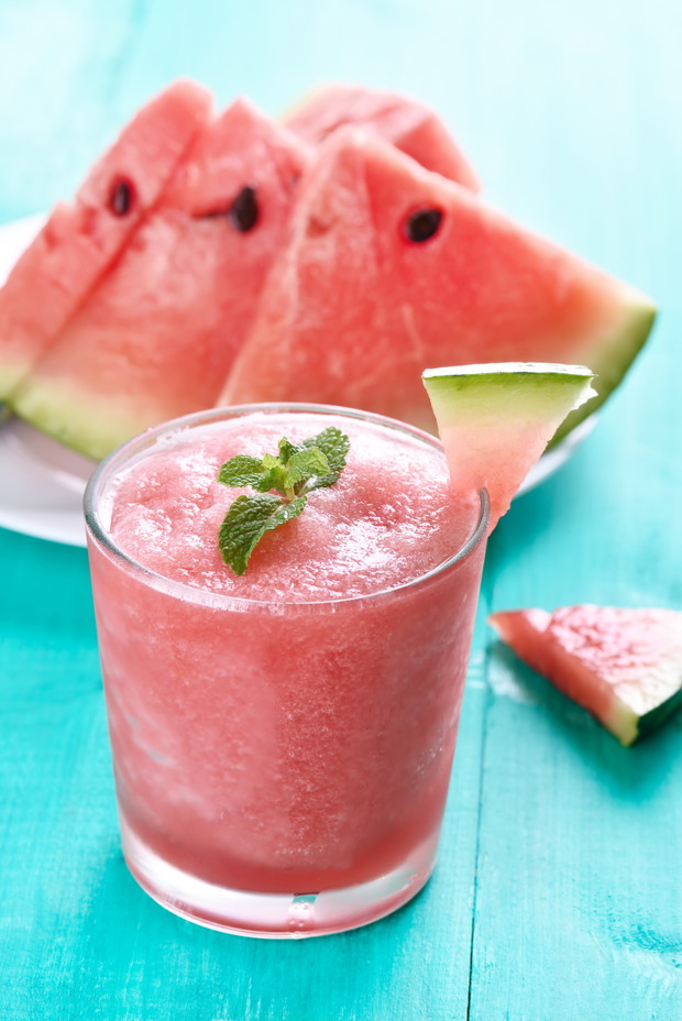 Różowe drinki: lemoniada arbuzowa