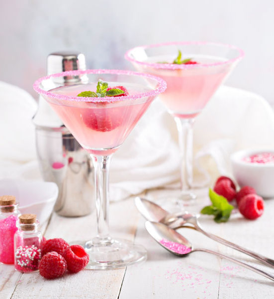 Różowe drinki: malinowe martini