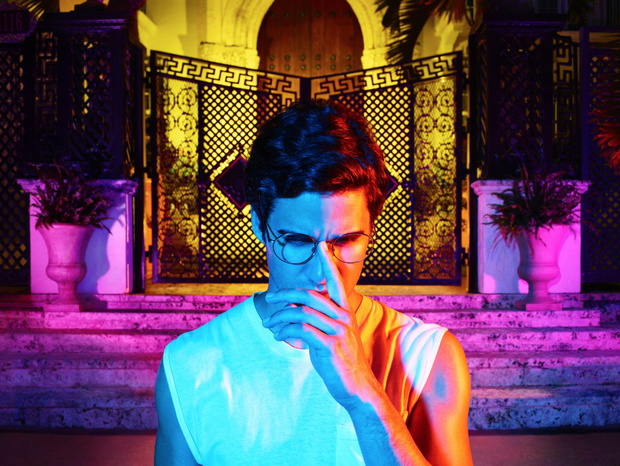 zabojstwo-versace-american-crime-story-oficjalna-sesja-promujaca-serial-na-zdjeciu-darren-criss-ffb58ce