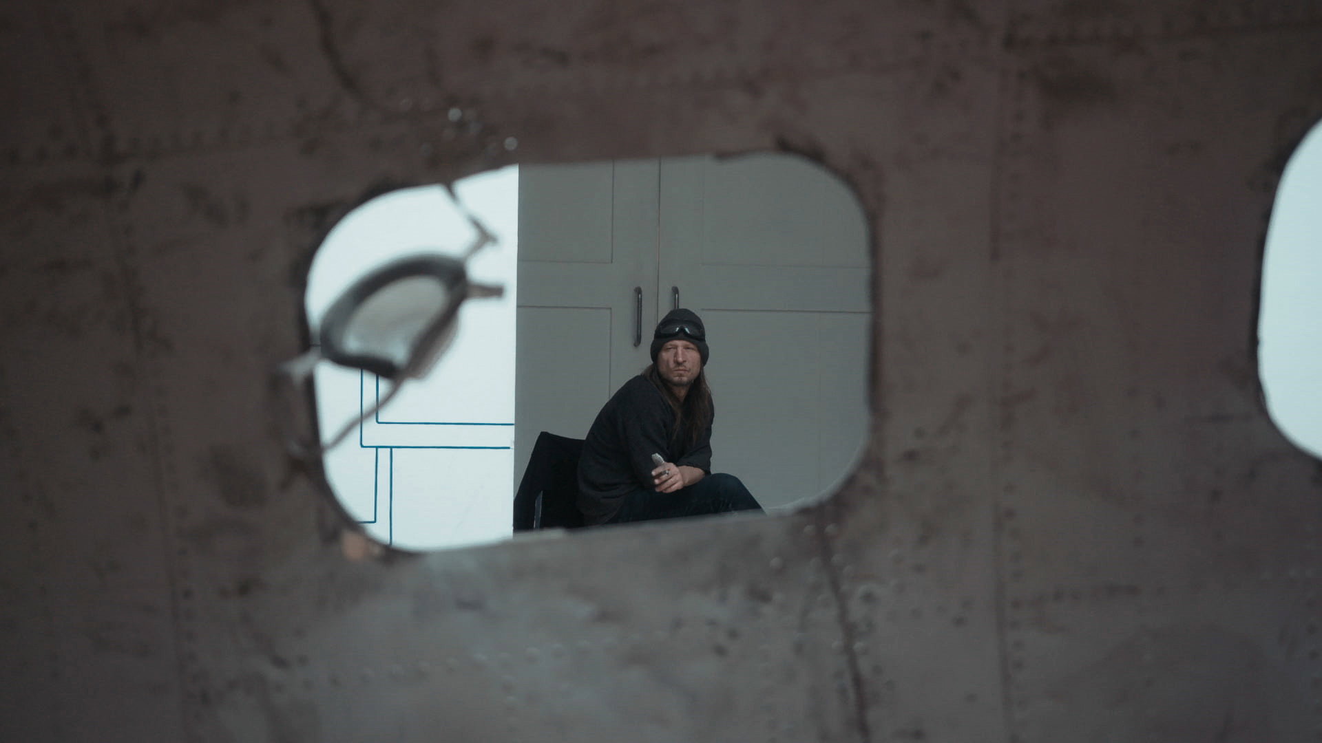 Kadr z filmu Anny Zakrzewskiej i Łukasza Rondudy o rzeźbie "Lot" Romana Stańczaka