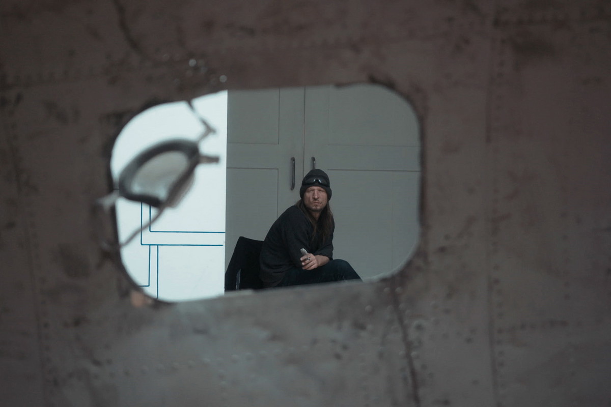 Kadr z filmu Anny Zakrzewskiej i Łukasza Rondudy o rzeźbie "Lot" Romana Stańczaka
