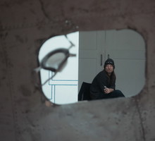 Kadr z filmu Anny Zakrzewskiej i Łukasza Rondudy o rzeźbie "Lot" Romana Stańczaka