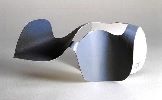 Katarzyna Kobro, Kompozycja przestrzenna 9, 1933; metal, olej, fot. archiwum Muzeum Sztuki w Łodzi/ © Ewa Sapka-Pawliczak & Muzeum Sztuki w Łodzi