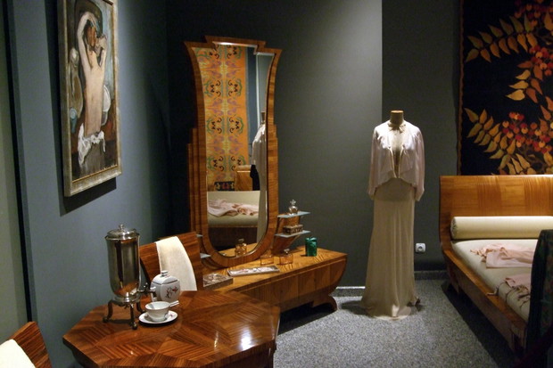 Meble i tkaniny art déco ze zbiorów Muzeum Mazowieckiego w Płocku