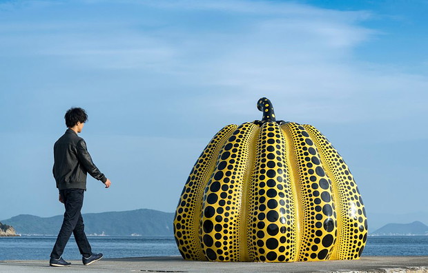 Yaoi Kusama, Yellow Pumpkin, Naoshima