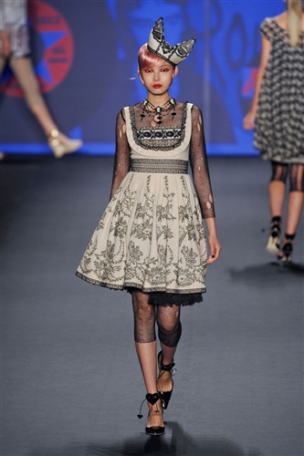 Anna Sui wiosna-lato 2013