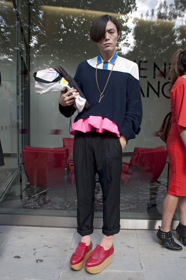 Street fashion: jak nosić czerwień?